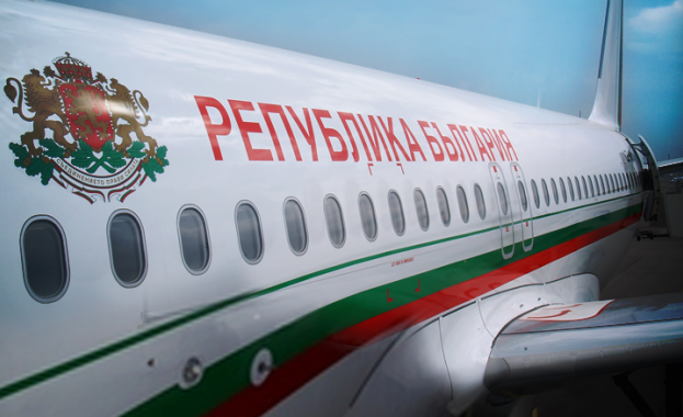 Технически проблем върна самолета с българските моряци от кораба Рожен