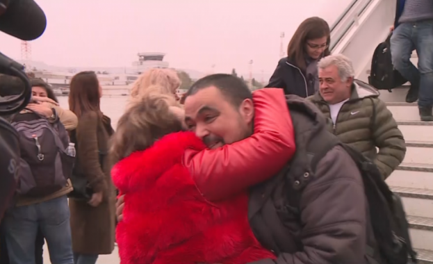 Около 13 10 ч във Варна пристигна правителственият самолет с който