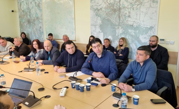 Общинските съветници от Демократична България ще са по полезни ако защитят