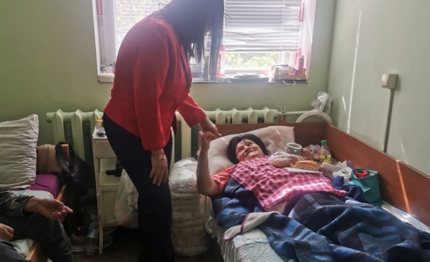 Младежкото обединение на БСП Монтана посети дом за възрастни хора