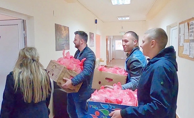 Младежите от БСП Нови пазар и представители на левицата в община