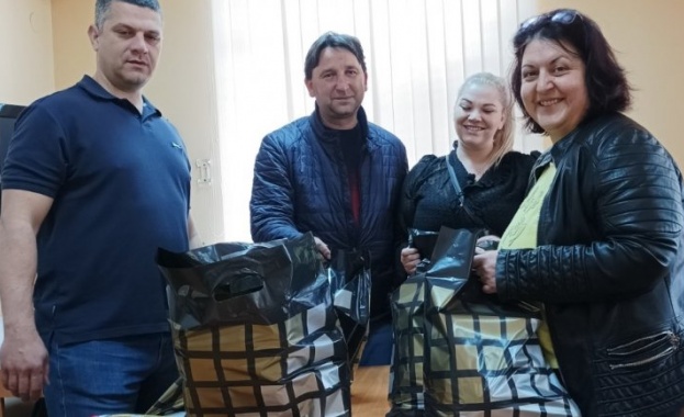 150 семейства получиха пакети за Великден от БСП-Хасково