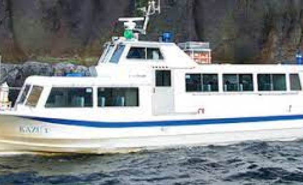 Четирима души са открити след изчезване на туристическо корабче в Северна Япония