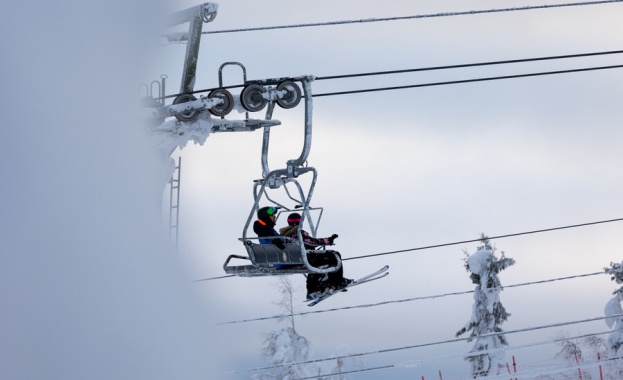 Петдесет и един туристи сред които едно дете бяха свалени