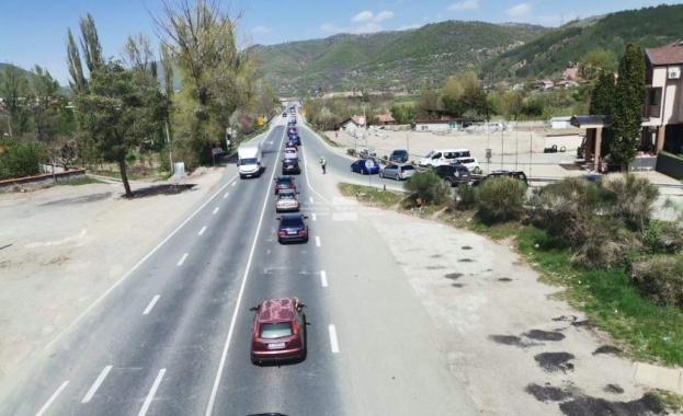 Натоварен трафик по главен път Е 79 и по пътя от