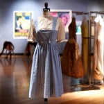 Продават на търг роклята на Дороти от филма "Магьосникът от Оз"