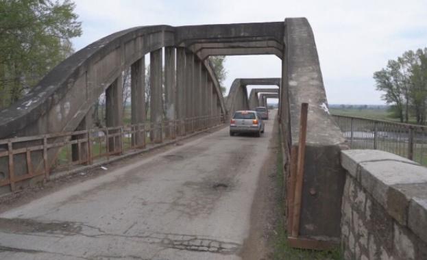 Недоволство в монтанско село заради лош път и опасен мост