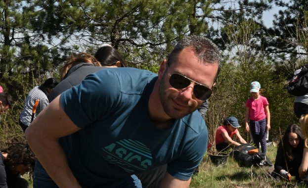 На 25 април понеделник навръх втория ден на Великден Светли