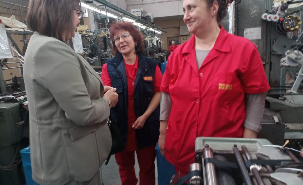 Малките и средни фирми са гръбнакът на икономиката каза министърът