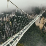 Откриха най-дългия стъклен мост в света