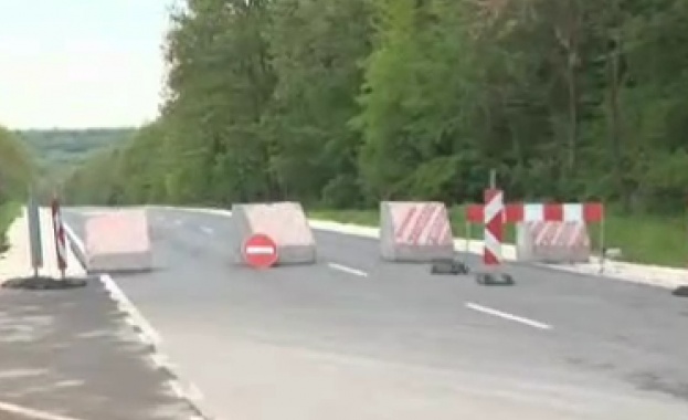 След наводнението в Карловско: Мостът във Войнягово остава непроходим