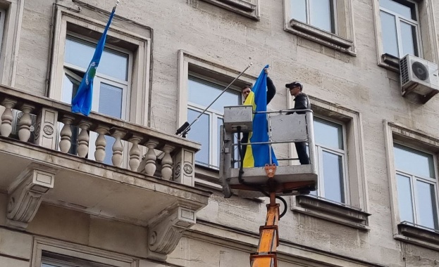  Възраждане свали украинското знаме от СО 