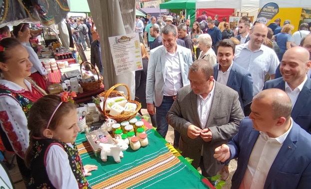 Ръководството на Министерството е в постоянен диалог с бранша на