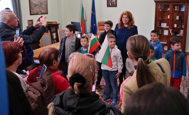 Близо 3000 души посетиха Дондуков 2 в рамките на Деня