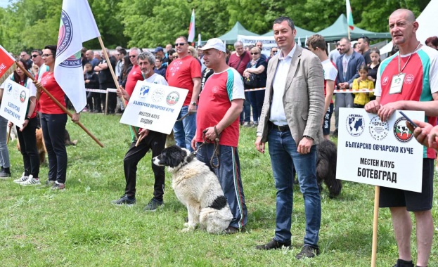 Заместник-министър Стефан Бурджев откри специализарана изложба на овчарски кучета