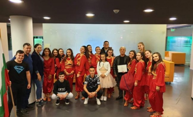 Фолклорният ансамбъл Кърджали от Народно читалище Юмер Лютви ни представя