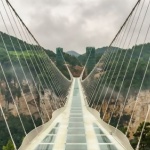 Най-дългият мост със стъклен под беше открит във Виетнам