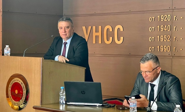 Университетски Алумни център беше официално открит днес в УНСС Центърът