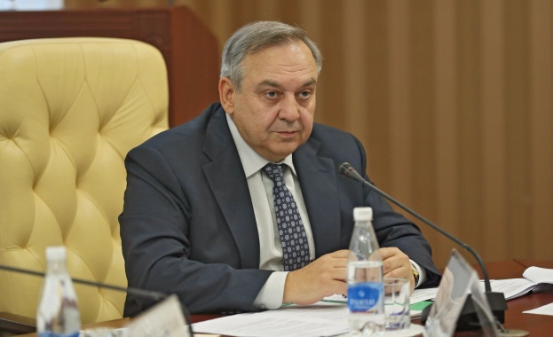 Според него югоизточните територии подарени някога на Украйна както и