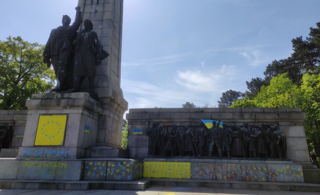 Изрисуваха свастика върху светиня в центъра на София
