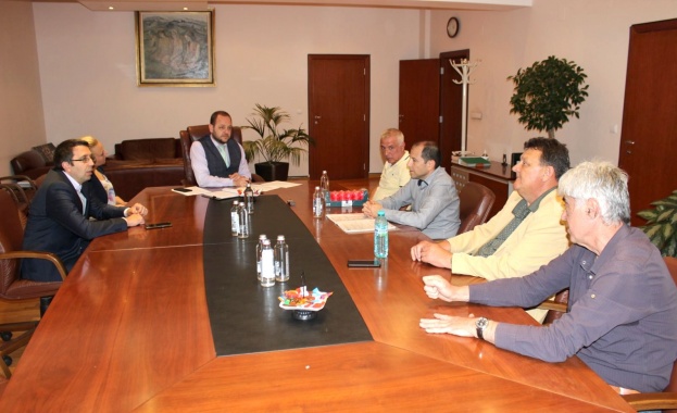 Министърът на околната среда и водите Борислав Сандов разговаря днес