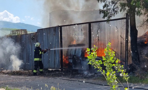 Голям пожар в автоморга стресна жителите на столичния квартал Люлин