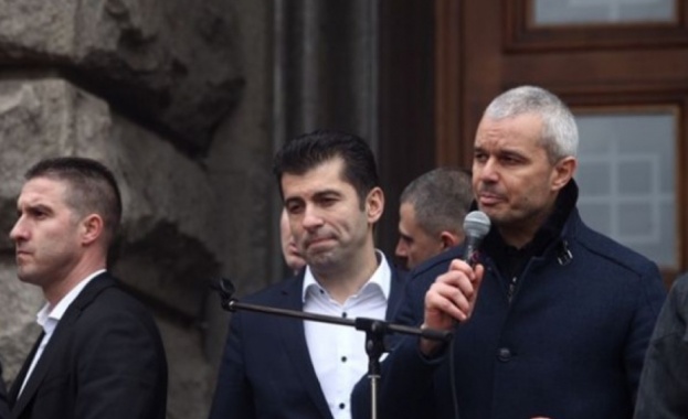 „Маркет линкс“: Българите имат по-голямо доверие на Костадинов, отколкото на Петков