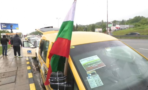 Таксиметрови шофьори също излизат на протест в София Автошествието им