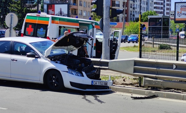 Катастрофа между линейка и кола в София Инцидентът е станал
