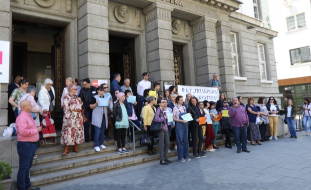 Библиотекари протестираха в София Те настояват за увеличение на заплатите На