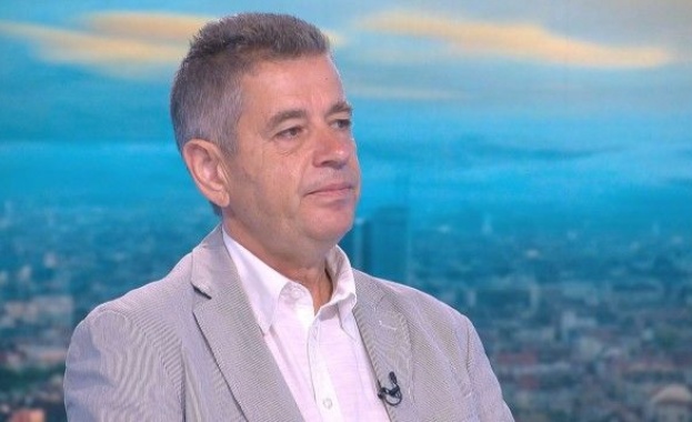 От шест месеца играем игра на компенсации Всеки претендира за