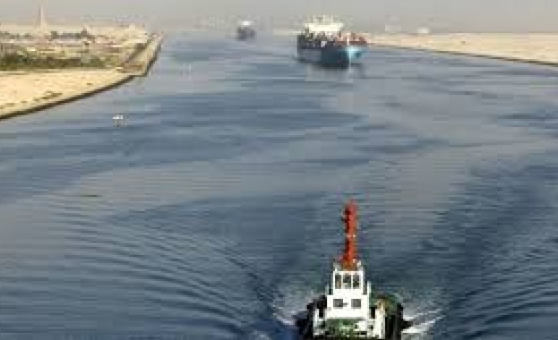 Броят на плавателните съдове преминали през Суецкия канал се е