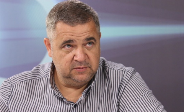 Петков говори различни неща пред нашите и пред западните медии