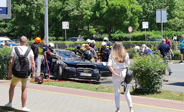 Катастрофа между две коли е станала на кръстовището на бул.