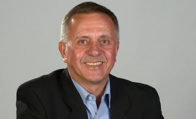 Постепенно Денят на Независимостта започва да прониква в душите на