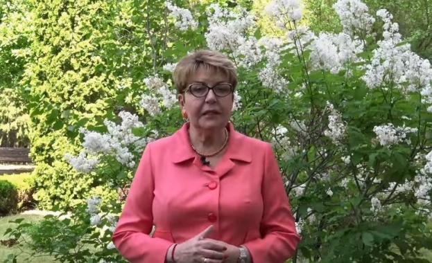 Посланик Елеонора Митрофанова излезе с обръщение поздрав на български език
