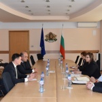  Министър Нинова нареди строг контрол срещу спекулата при антикризисните мерки