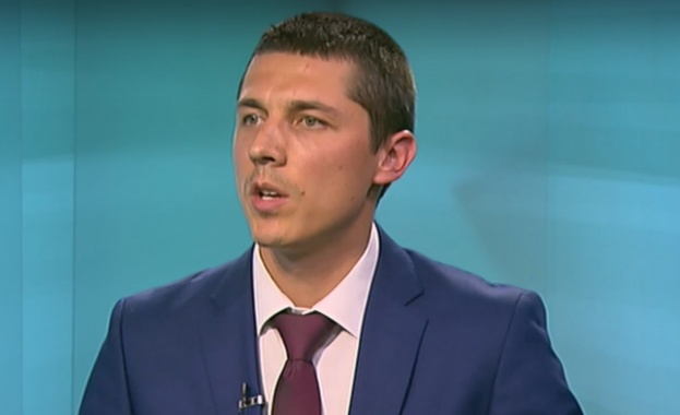 Мисля че коалицията върви в правилната посока Това заяви Мирослав