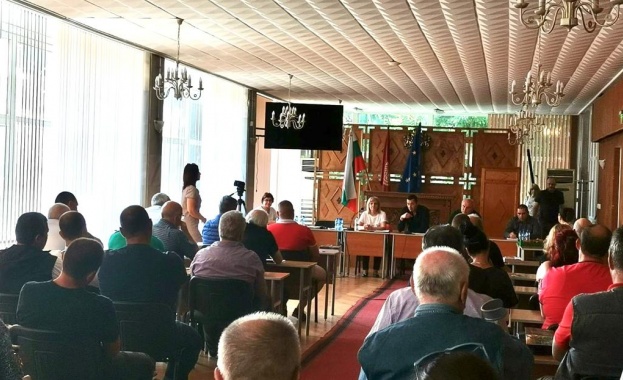 Заместник министърът на земеделието Стефан Бурджев се срещна със земеделски производители