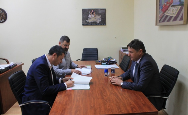 Зам.-министърът на земеделието Бурджев подписа договори за предоставяне на безвъзмездна финансова помощ