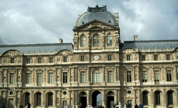 Бившият директор на Лувъра беше обвинен за съучастие в трафик