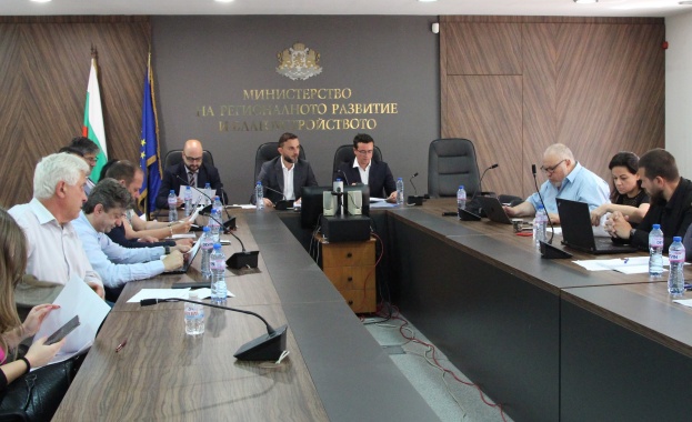 Лек спад в приходите от електронни винетки и тол такси