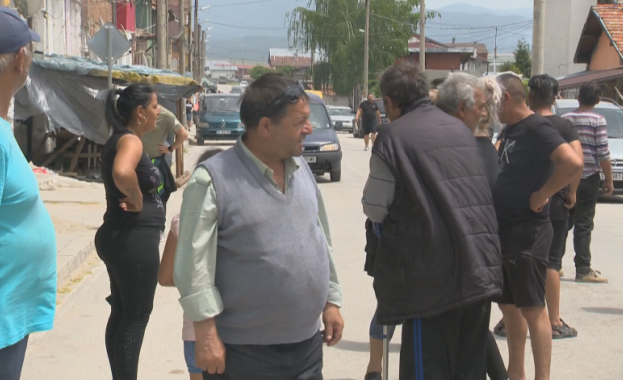 Протест затвори за кратко пътя който преминава през квартал Нов