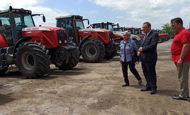 Ще работим да върнем младите хора в земеделието Това заяви