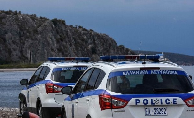 Два пакета с кокаин бяха изхвърлени от морето на брега