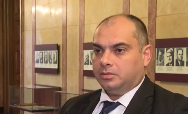 Филип Попов: Няма логика служебният кабинет да задължава България с милиарди за нови 8 самолета Ф-16 