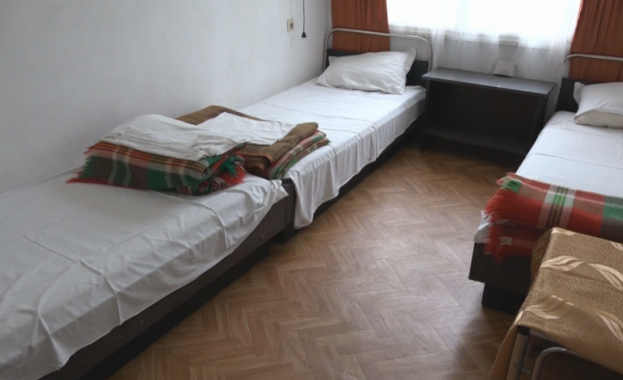Украинци напуснаха държавна база във Велико Търново - оплакаха се от лоши условия