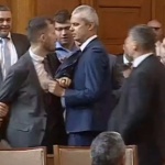 Скандал между депутат от ПП и лидера на "Възраждане" предизвика меле в парламента (Снимки и Видео)