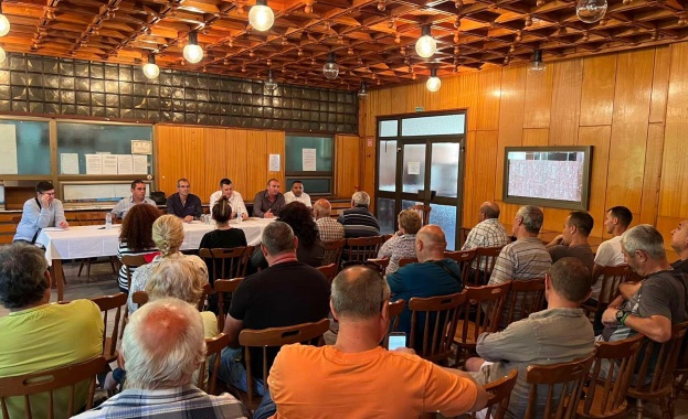 Заместник министърът на земеделието Стефан Бурджев проведе работна среща със земеделци