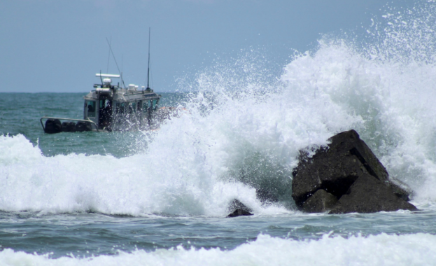 Силната буря с проливен дъжд нанесе щети на плажовете в